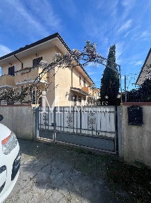 Foto Villa a schiera a Viareggio Torre del Lago di 90 m² con 3 locali