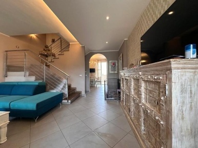 Foto Villa a schiera a Buti di 190 m² con 6 locali in vendita