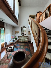 Foto Villa unifamiliare a Empoli Pretura - Sanzio di 350 m² con 14 locali