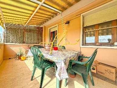 Foto Appartamento a Cecina di 114 m² con 5 locali in vendita