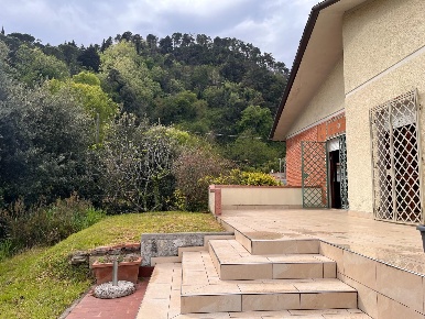 Foto Case indipendenti a Pietrasanta di 90 m² con 5 locali in affitto