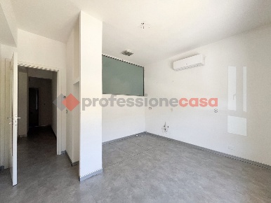 Foto Ufficio in Via G. Del Buono 79, Milazzo Centro di 103 m² con 4 locali