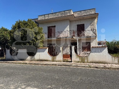 Foto Villa unifamiliare in Via Apollo 19, Latina Pantanaccio di 240 m²