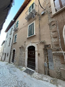 Foto Locale commerciale in Via Cembalo di Colantoni 13, L'Aquila di 34 m²