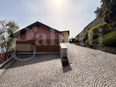 Foto Appartamento in Via Quarto 14, Lecco Rancio di 173 m² con 4 locali