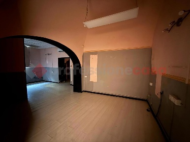 Foto Negozio in Via Colsereno 71A, Tivoli Centro di 120 m² con 4 locali