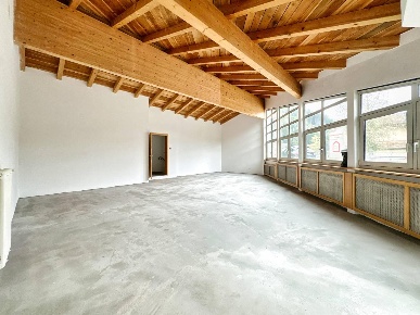 Foto Locale commerciale a Racines Mareta di 145 m² in vendita