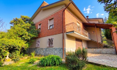 Foto Casa indipendente in Via foppiani 32, Gropparello Sariano di 300 m²