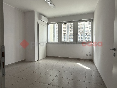 Foto Ufficio in Piazzale Dante 2, Taranto Tre Carrare di 140 m² in affitto