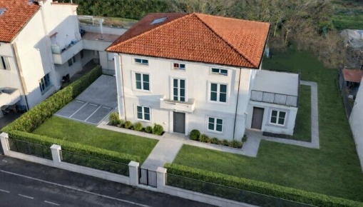 Foto Villa unifamiliare in Via Roma, Prato Cafaggio - Grignano di 210 m²