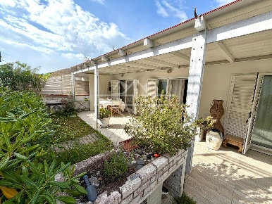 Foto Villa bifamiliare a Luni Casano Dogana Isola di 78 m² con 4 locali