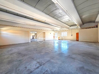 Foto Capannone industriale a Porcari Centro di 505 m² con 5 locali
