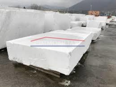 Foto Capannone industriale a Massa Zona Industriale di 1100 m² con 2 locali