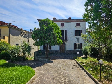 Foto Villa unifamiliare a Capannori Colle di Compito - Castelvecchio