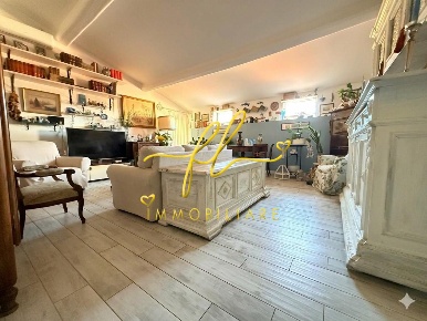 Foto Appartamento a Livorno Quartiere Venezia di 139 m² con 6 locali