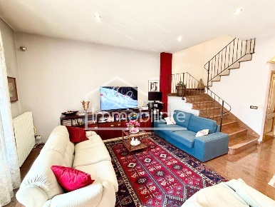 Foto Villa a schiera a Empoli Marcignana - Lucchese di 215 m² con 5 locali