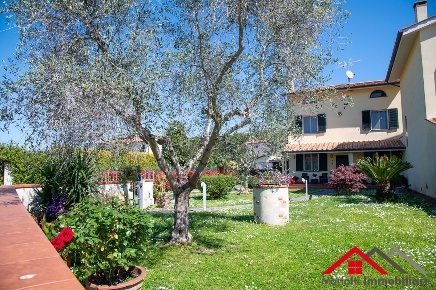 Foto Villa unifamiliare a San Giuliano Terme San Giuliano Terme Paese