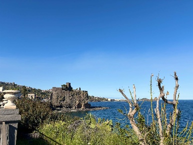 Foto Appartamento a Aci Castello Centro di 96 m² con 3 locali in vendita