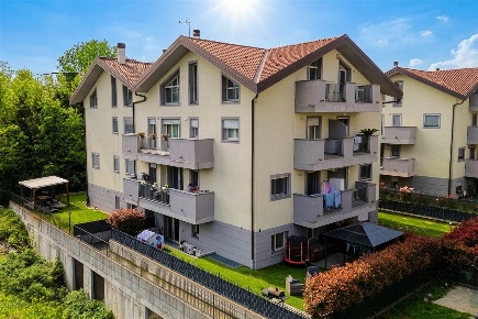 Foto Appartamento in Via Corelli 11, Limbiate di 89 m² con 3 locali