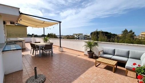 Foto Appartamento in VIA CARDUCCI, Mondragone di 145 m² con 6 locali