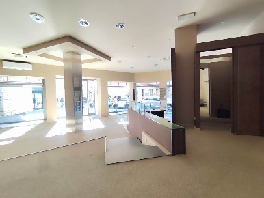 Foto Negozio in Via Primo Maggio 9/A, Terni Centro Storico di 155 m²