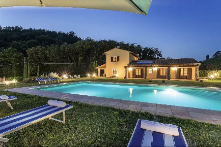 Foto Villa unifamiliare a Lucca Cerasomma di 336 m² con 4 locali in vendita