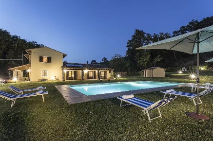 Foto Villa unifamiliare a Lucca Cerasomma di 336 m² con 4 locali in vendita