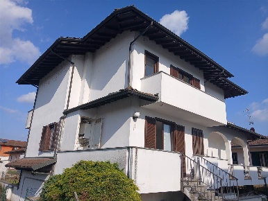 Foto Villa unifamiliare a Mortara Centro di 206 m² con 6 locali in vendita
