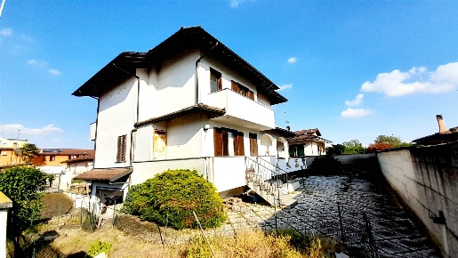 Foto Villa unifamiliare a Mortara Centro di 206 m² con 6 locali in vendita