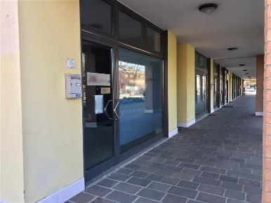 Foto Negozio in via mons. O. Stocco, Salzano di 41 m² con 1 locali