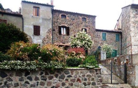 Foto Casa indipendente a Radicofani Centro di 215 m² con 6 locali