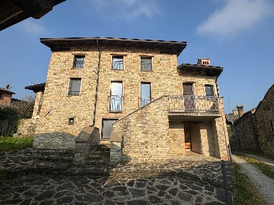 Foto Rustico a Lugagnano Val d'Arda Vicanino di 162 m² con 4 locali