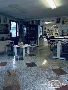 Foto Capannone industriale a Bagnolo San Vito Zona Industriale di 360 m²