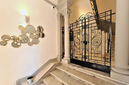 Foto Villa unifamiliare a Viareggio Centro di 280 m² con 8 locali