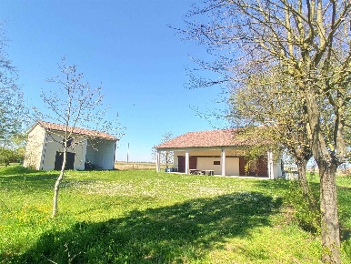 Foto Casa indipendente in Via delle Valli 5 5, Mirandola di 728 m²