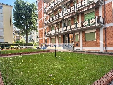 Foto Appartamento in via enrico fermi, Massa Centro di 100 m² con 4 locali