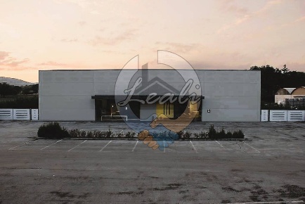 Foto Laboratorio in C.da Majanesi 14/A, Treia di 2200 m² in vendita