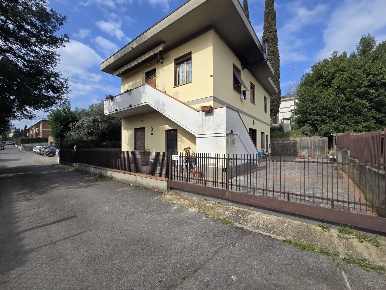 Foto Villa unifamiliare a San Giovanni Valdarno di 220 m² con 6 locali