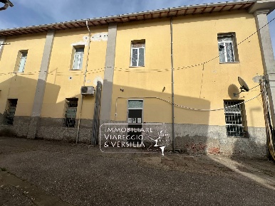 Foto Magazzino in via Dante 128, Fucecchio Centro di 175 m² in vendita