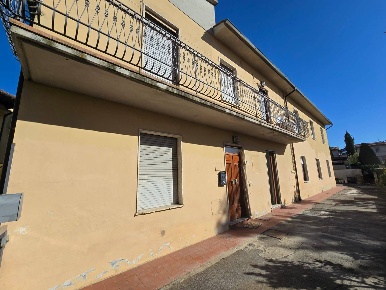 Foto Villa unifamiliare a San Giovanni Valdarno di 250 m² con 8 locali