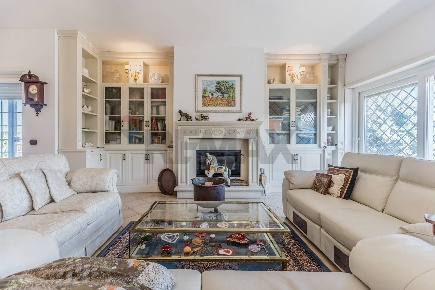 Foto Case semi ndipendenti a Roma Castel di Leva di 252 m² con 10 locali