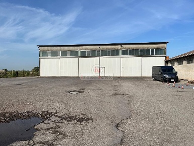 Foto Capannone industriale in VIA DEL LAVORO, Lonigo di 3417 m² in affitto