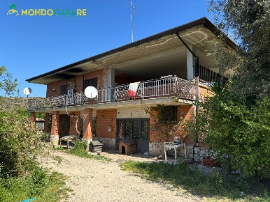 Foto Villa unifamiliare in strada degli inglesi, Fara in Sabina di 90 m²