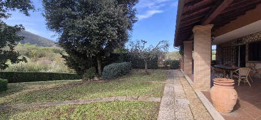 Foto Villa unifamiliare in VIA DEI GELSI 6, Colleferro Centro di 330 m²