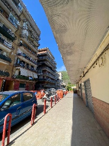 Foto Magazzino in Via Rigoletto, Napoli Pianura di 23 m² in affitto