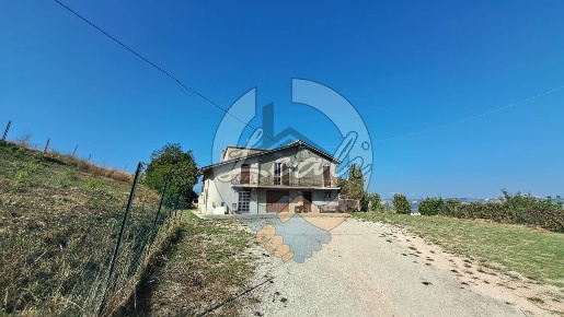 Foto Casa indipendente in VIA BRODOLINI 15, Montappone di 357 m² in vendita