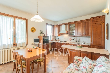 Foto Appartamento in Via Vignola 14, Osnago Centro di 195 m² con 4 locali