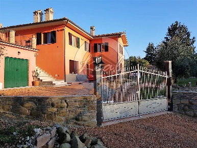 Foto Villa unifamiliare in LOC. SERRALTA 126, San Severino Marche di 359 m²