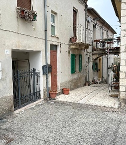 Foto Casa indipendente in Via Silvio Mancini, Serramonacesca Centro
