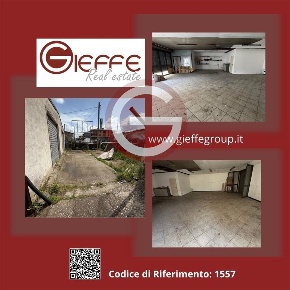 Foto Locale commerciale a Taurianova Centro di 120 m² con 2 locali
